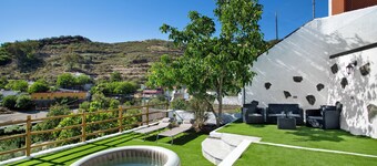 'Casa Tito Y Teresita' with Sea View, Private Terrace and Wi-Fi