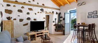 'Casa Tito Y Teresita' with Sea View, Private Terrace and Wi-Fi