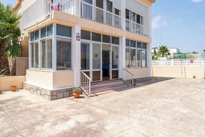 Exterior detail - Holiday Home 'Planta Baja La Malvarrosa' with Sea View, Private Terrace and Wi-Fi (Benicarló)