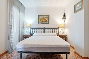 3 habitaciones y ropa de cama