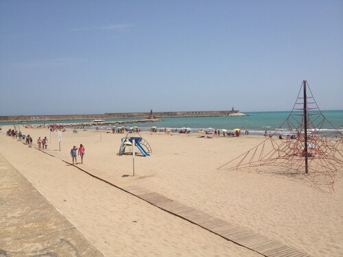 Appartement de vacances "Ático Cesar Cataldo" près de la plage avec terrasse privée