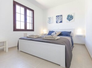 1 habitación, tabla de planchar con plancha, wifi gratis y ropa de cama 