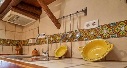 Country House 'El Tragaluz I' with Mountain View, Shared Terrace and Wi-Fi