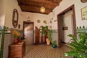 Interior - Country House 'El Tragaluz I' with Mountain View, Shared Terrace and Wi-Fi (Fuenteheridos)