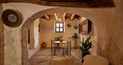 Country House 'El Tragaluz I' with Mountain View, Shared Terrace and Wi-Fi