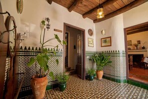 Interior - Country House 'El Tragaluz I' with Mountain View, Shared Terrace and Wi-Fi (Fuenteheridos)