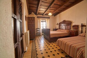 3 bedrooms, iron/ironing board, free WiFi, bed sheets - Country House 'Tragaluz Il' with Mountain View, Shared Terrace and Wi-Fi (Fuenteheridos)