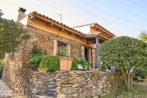 Exterior - Country House 'Navalgatos' with Mountain View, Private Pool and Private Terrace (Fuenteheridos)