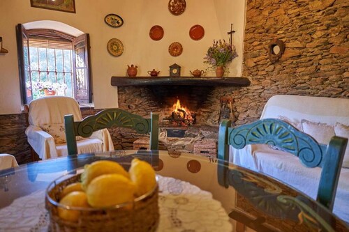 Country House 'Navalgatos' with Mountain View, Private Pool and Private Terrace