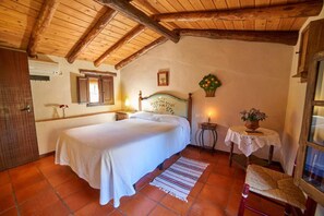 1 bedroom, iron/ironing board, bed sheets