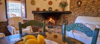 Country House 'Navalgatos' with Mountain View, Private Pool and Private Terrace