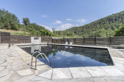 Casa rural 'Casa Dels Peixos' con vistas al lago, piscina privada y Wi-Fi