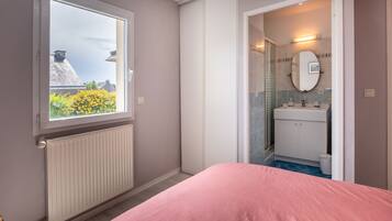 4 soverom, strykejern/-brett, wi-fi (inkludert) og sengetøy