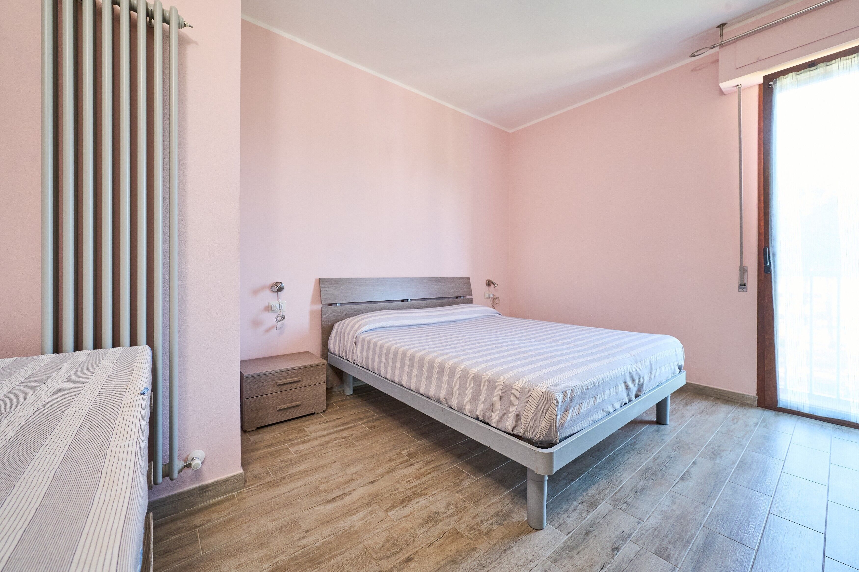 2 室のベッドルーム、アイロン / アイロン台、WiFi (無料)、ベッドシーツ