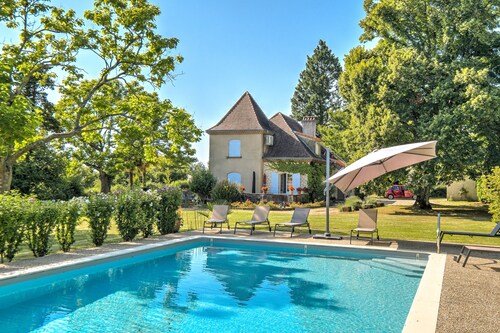 Le Puy Bellevue holiday home with private pool, terrace, and Wi-Fi