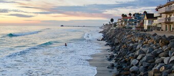 Cozy 2-bedroom apartment with AC, WiFi in superb Oceanside