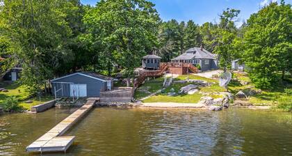 Waterfront Lake Muskoka cottage one thousand and one night