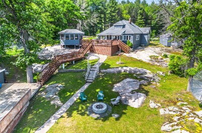 Waterfront Lake Muskoka cottage one thousand and one night 
