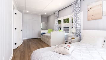 3 bedrooms, WiFi, bed sheets, wheelchair access