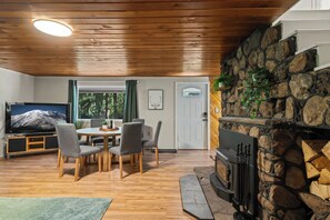 Dining - Evergreen Retreat at Rimrock (Naches)