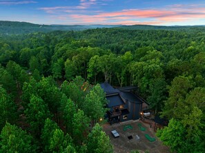 Exterior - Runaway Streams - Game Room, Mini Golf, Creekside, EV Outlet (Broken Bow)