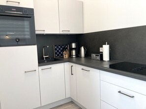 Geladeira, fogão, cooktop, lava-louças