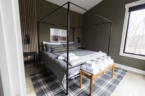 1 bedroom, bed sheets
