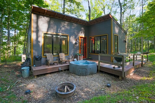Camp Emerson | Hocking Hills, Hot Tub