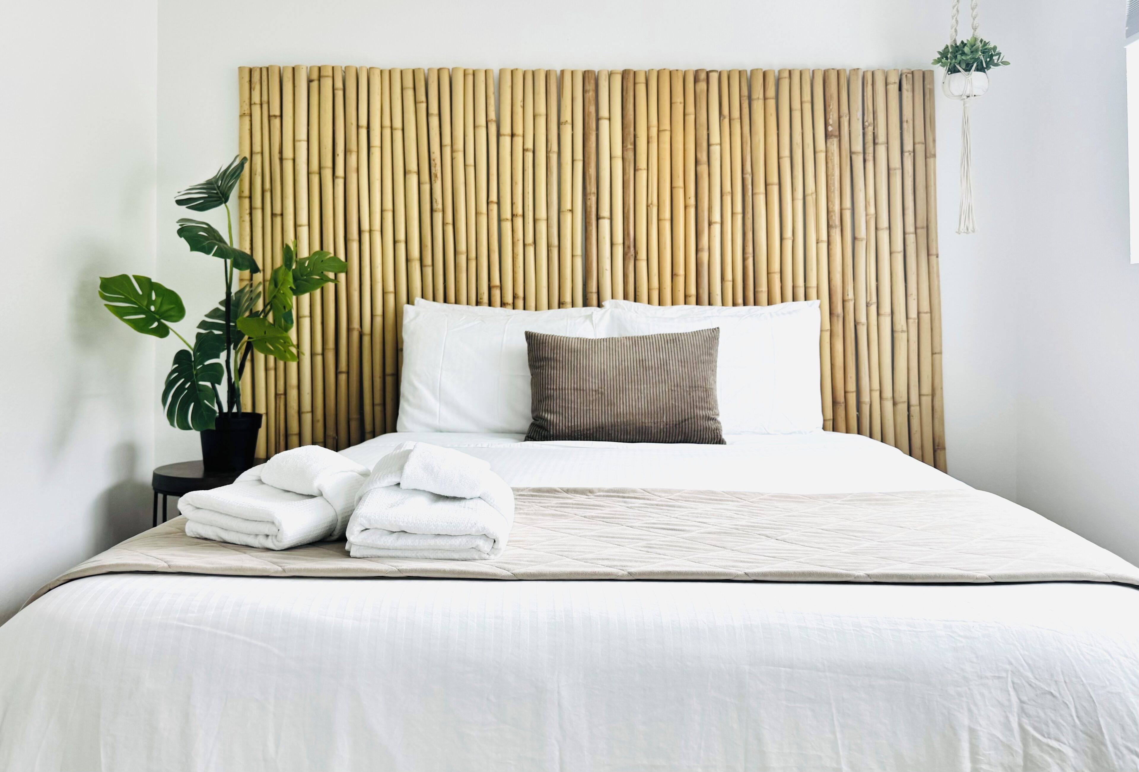 2 bedrooms, desk, iron/ironing board, travel crib