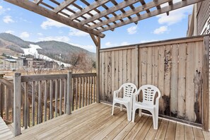 Property grounds - Summer Getaway - Beach, Hiking, Parks (Clarksburg)