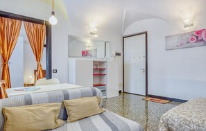 1 bedroom, iron/ironing board, internet, bed sheets