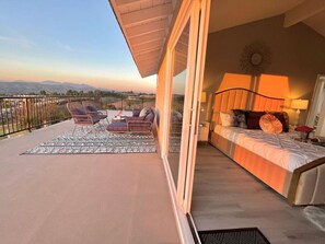 Property grounds - Top of the World Anaheim View Home (Anaheim)
