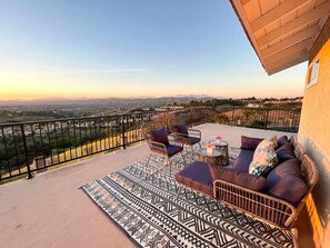 Property grounds - Top of the World Anaheim View Home (Anaheim)