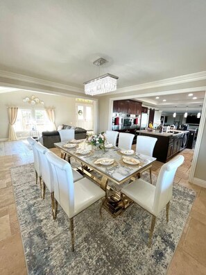 Dining - Top of the World Anaheim View Home (Anaheim)