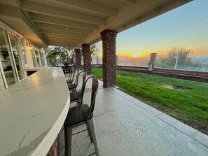 Property grounds - Top of the World Anaheim View Home (Anaheim)
