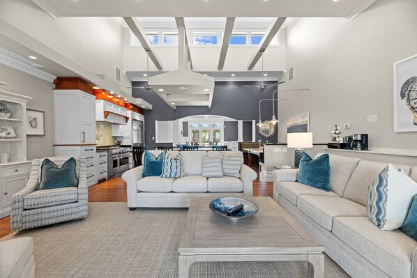 TV, offices - Bear's Gone Fishin" - You'll never want to leave! (Oriental)