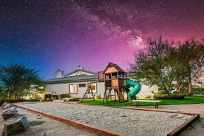 Children’s area - Palm Villa- Luxury 8 Bed, Pickleball, Volleyball, Golf (Bermuda Dunes)