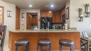 Kylskåp, mikrovågsugn, ugn och spishäll