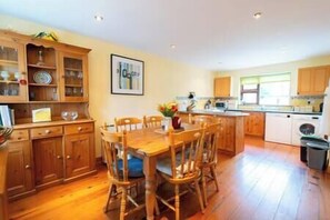 Dining - Dingle Town Cottage - Tigh Peig (Dingle)