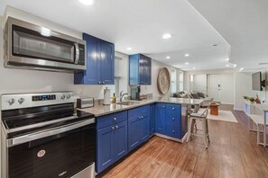 Fridge, microwave, oven, stovetop - 3BR/2BA Unit Just Furnished (Ventnor City)