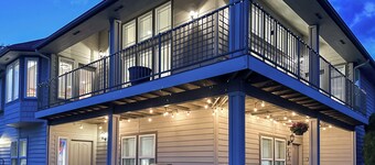 FULLY LOADED - hot tub - pool table - arcade games - 10 min from Downtown WW 