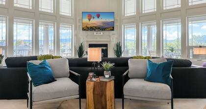 FULLY LOADED - hot tub - pool table - arcade games - 10 min from Downtown WW