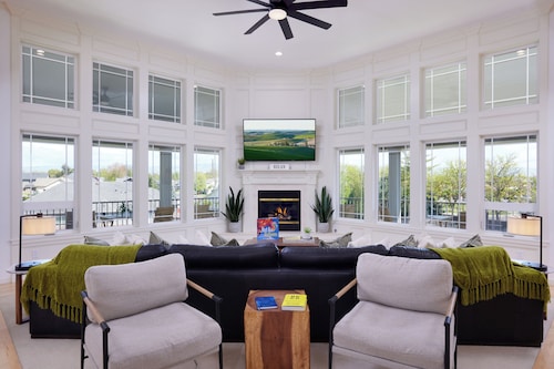 Walla Walla 5BR · Fireplace & Arcade · Sleeps 12