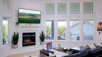 TV connectée, cheminée, jeux vidéo, espaces bureaux