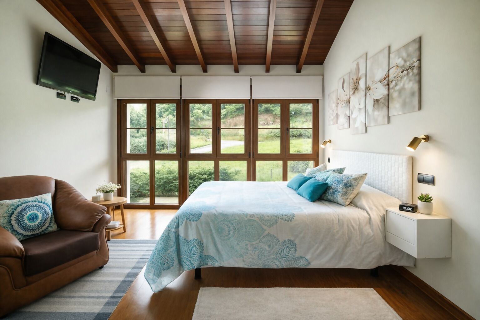 4 bedrooms, iron/ironing board, bed sheets, wheelchair access