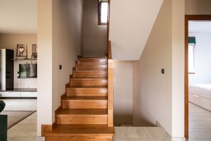 4 bedrooms, iron/ironing board, bed sheets, wheelchair access