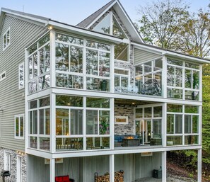 Exterior - Steps to Ski Slopes! Luxury Home Sleeps 22 w/ Hot Tub, Game Room & Amazing Views (Somerset)