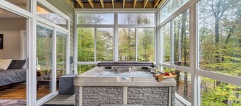 Luxury 7-bdr Mountain Top Home w/HotTub & GameRoom & Fireplace- Few Steps to SKI