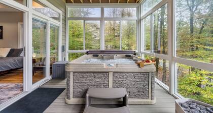 Luxury 7-bdr Mountain Top Home w/HotTub & GameRoom & Fireplace- Few Steps to SKI