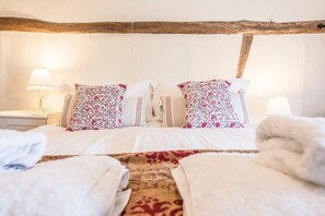 2 quartos, ferros/tábuas de passar roupa, Wi-Fi, roupa de cama